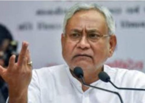 பிஹாரில் அமைச்சரவை விரிவாக்கத்தில் சிக்கல்: சரிபாதி எண்ணிக்கையை நிதிஷ் கேட்பதால் திணறும் பாஜக