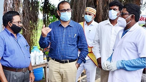 பறவைக் காய்ச்சல் தடுப்பு நடவடிக்கை: தென்காசி புளியரை சோதனைச் சாவடியில் ஆட்சியர் ஆய்வு