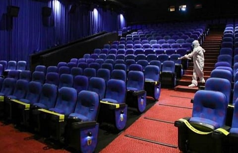 தமிழகத் திரையரங்குகளில் 100% இருக்கை அனுமதியை எதிர்த்து வழக்கு: ஜன.11-ம் தேதிக்குள் அரசு பதிலளிக்க உயர் நீதிமன்றம் உத்தரவு