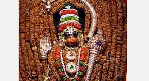 அனுமனுக்கு வெண்ணெய்; அனுமனுக்கு வடைமாலை!