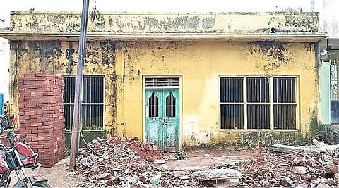 திருப்போரூரில் அறநிலையத் துறையால் மீட்கப்பட்ட கந்தசுவாமி கோயிலுக்கு சொந்தமான சத்திரம்.