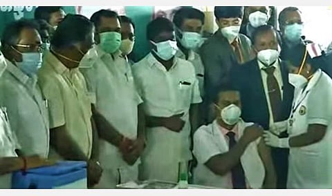 தமிழகம் முழுவதும் கரோனா தடுப்பூசி போடும் பணி தொடங்கியது: மதுரையில் முதல்வர் தொடங்கி வைத்தார்