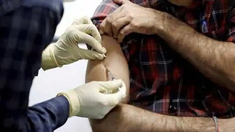 நெல்லை மாவட்டத்தில் கரோனா தடுப்பூசி போடும் பணி தொடக்கம்: முதற்கட்டமாக 7550 பேருக்கு தடுப்பூசி போடப்படுகிறது