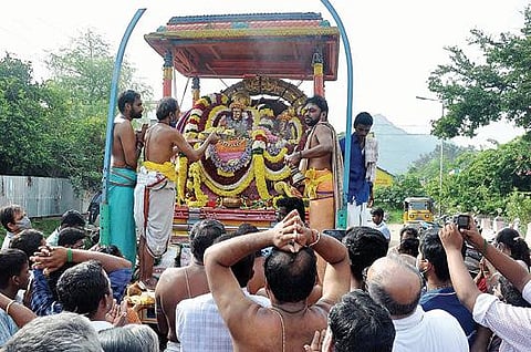 திருவண்ணாமலையில் கிரிவலம் சென்ற அண்ணாமலையார்.