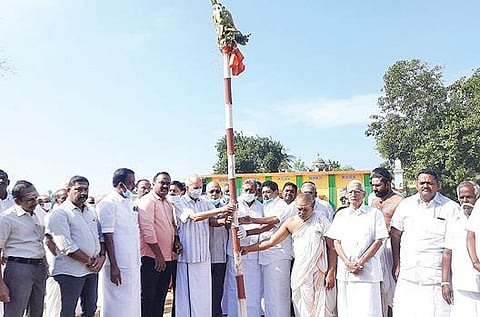 தஞ்சாவூர் மாவட்டம் திருவையாறில் சத்குரு தியாகராஜ சுவாமிகளின் 174-வது ஆராதனை விழாவுக்காக நேற்று நடைபெற்ற பந்தல்கால் முகூர்த்தம்.படம்: வி.சுந்தர்ராஜ்