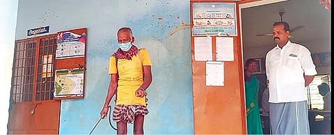 காட்டுமன்னார்கோவில் அரசு ஆண்கள் மேல்நிலைப்பள்ளியில் கிருமிநாசினி தெளிக்கப்படுகிறது.