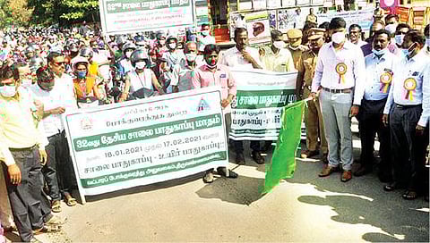 தி.மலையில் தலைக்கவச விழிப்புணர்வு பேரணியை நேற்று கொடியசைத்து தொடங்கி வைத்த ஆட்சியர் சந்தீப் நந்தூரி.