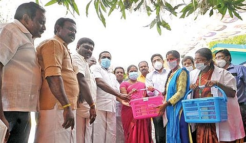 திருநெல்வேலி மாவட்டத்தில் 9 அம்மா மினி கிளினிக்குகளை மாநில ஆதிதிராவிடர் மற்றும் பழங்குடியினர் நலத்துறை அமைச்சர் வி.எம்.ராஜலெட்சுமி திறந்து வைத்தார்.