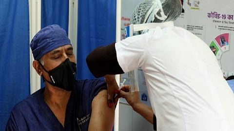 7-வது நாளில் 2.2 லட்சம் பேருக்கு கரோனா தடுப்பூசி: நாடு முழுவதும் இதுவரை 12.7 லட்சம் பேருக்கு செலுத்தப்பட்டது