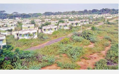 8 ஆண்டுகளாக திறக்கப்படாத சமத்துவபுரம்: சிங்கம்புணரி அருகே வீணாகும் 100 வீடுகள்