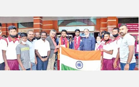 சர்வதேச இரட்டையர் பேட்மின்டனில் தங்கப் பதக்கம் வென்ற திருச்சி மாணவர்கள்: ரயில் நிலையத்தில் உற்சாக வரவேற்பு