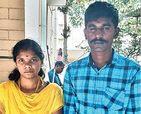 காதல் ஜோடி மகாலட்சுமி, சிவசங்கரன்.