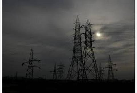 காளையார்கோவில் அருகே ஷிப்ட் முறையில் மின்வெட்டு: 30 கிராமங்களில் மக்கள்; விவசாயிகள் சிரமம்