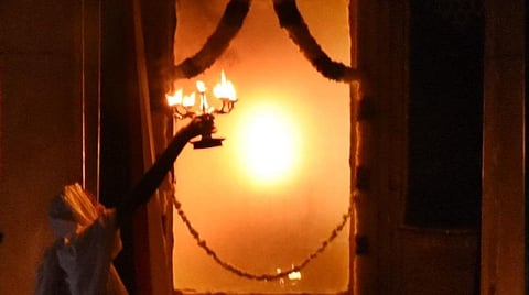 வடலுார் சத்திய ஞான சபையில் தைப்பூச ஜோதி சரிசனம் காட்டப்பட்டது. | படம்: சாம்ராஜ்