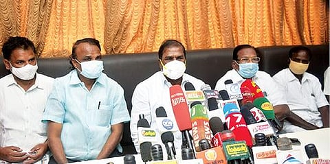 வேலூரில் நேற்று செய்தியாளர்களை சந்தித்த பாமக தலைவர் ஜி.கே.மணி. படம்:வி.எம்.மணிநாதன்.