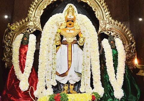 சிறப்பு அலங்காரத்தில் பாளையங்கோட்டை மேலவாசல் சுப்பிரமணிய சுவாமி . படம்: மு.லெட்சுமி அருண்