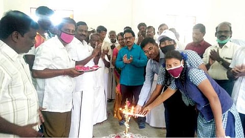 குறிஞ்சிப்பாடி அருகே வெங்கடாம்பேட்டை அரசு மேல்நிலை பள்ளியில் புதிய வகுப்பறை கட்டிடத்தை சபாராஜேந்திரன் எம்எல்ஏ திறந்து வைத்தார்.