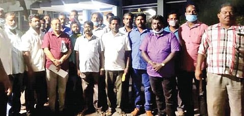 சென்னையில் மத்திய துணை முதன்மை தொழிலாளர் ஆணையரை சந்தித்து ஜீவா ஒப்பந்த தொழிற்சங்கத்தினர் கோரிக்கை மனு அளிக்க சென்றனர்.