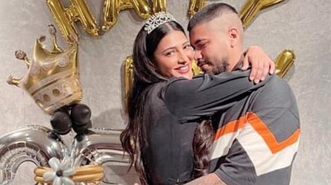 டூடுல் ஓவியக் கலைஞரைக் காதலிக்கும் ஸ்ருதி ஹாசன்