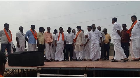 பொதுக்கூட்டம் நடைபெறும் இடத்தை பாஜக மேலிடப் பொறுப்பாளர் சி.டி.ரவி, மாநிலத் தலைவர் எல்.முருகன் உள்ளிட்டோர் பார்வையிட்டனர்.