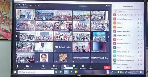 விருதுநகரில் இணைய வழியாக நடைபெற்ற "தூய்மை இந்தியா" உறுதிமொழி ஏற்பு சாதனை நிகழ்ச்சியில் பங்கேற்றோர்.