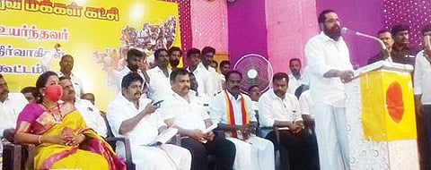 மதுரை திருப்பரங்குன்றத்தில் நடந்த அஇசமக மண்டல நிர்வாகிகள் ஆலோசனைக் கூட்டத்தில் பேசிய அக்கட்சியின் நிறுவனத் தலைவர் சரத்குமார்.