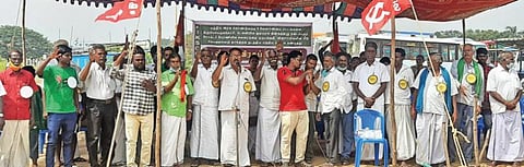 விழுப்புரத்தில் அகில இந்திய விவசாயிகள் போராட்ட ஒருங்கிணைப்புக்குழு சார்பில் உண்ணாவிரத போராட்டம் நடைபெற்றது.