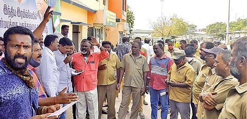 சென்னை சென்ட்ரல், தாம்பரம், செங்கல்பட்டு, அண்ணனூர் ரயில் நிலையங்களில் ரயில்வே தனியார் மயமாக்கத்தை கண்டித்து ஆர்ப்பாட்டம்: எஸ்ஆர்இஎஸ், எஸ்ஆர்எம்யூ, ஏஐஆர்எஃப் தொழிற்சங்கங்கள் பங்கேற்பு