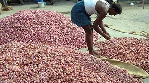 வரத்து குறைவால் விலை உயர்வு: ஈரோட்டில் சின்ன வெங்காயம் கிலோ ரூ.80-க்கு விற்பனை