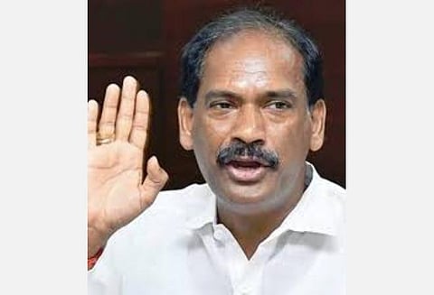 கிரண்பேடி உத்தரவால் போலீஸார் கெடுபிடி; ஹெல்மெட் அணியாவிட்டால் ஆயிரம் ரூபாய் அபராதம்: உள்துறையில் பாஜக புகார்