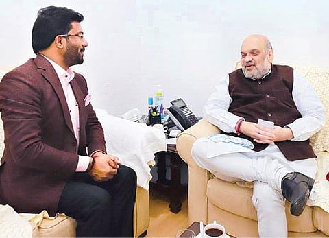 தேனி எம்பி ரவீந்திரநாத் தனது பிறந்த நாளை முன்னிட்டு உள்துறை அமைச்சர் அமித்ஷாவை சந்தித்த வாழ்த்து பெற்றார்.