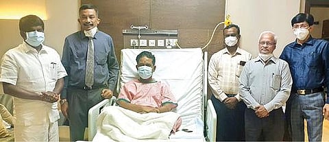 கரோனா தொற்றால் 95 சதவீதம் நுரையீரல் பாதிக்கப்பட்ட அமைச்சர் காமராஜ் பூரண குணமடைந்தார்: சுகாதாரத் துறை அமைச்சர் சி.விஜயபாஸ்கர் நலம் விசாரிப்பு