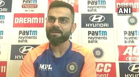 இந்திய அணியின் கேப்டன் கோலி பேட்டி அளித்த காட்சி : படம் | ஏஎன்ஐ.