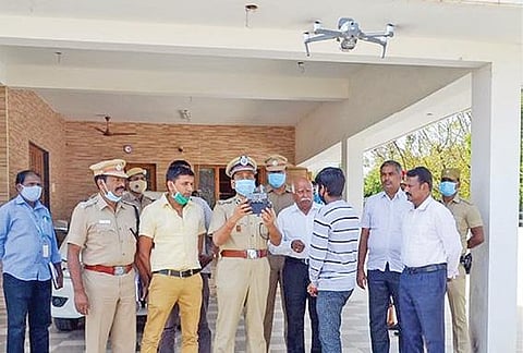 ட்ரோன் கேமராவை பறக்க விட்டு ஆய்வு செய்த மாநகர காவல் ஆணையர் க.கார்த்திகேயன்.