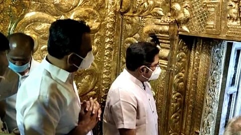 அதிமுக கொடியை சசிகலா பயன்படுத்துவதை யாராலும் தடுக்க முடியாது: டிடிவி தினகரன் கருத்து