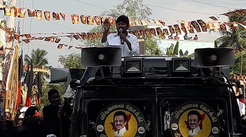 திருநாவலூர் ஊராட்சி ஒன்றியத்துக்குட்பட்ட சேந்தநாடு பகுதியில் தேர்தல் பிரச்சாரம் செய்த திமுக இளைஞரணிச் செயலாளர் உதயநிதி.