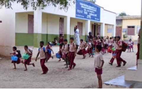 இடைநிற்றல் மாணவர்களை மீண்டும் பள்ளியில் சேர்க்க எடுக்கப்பட்ட நடவடிக்கைகள் என்ன?- தமிழக அரசு பதிலளிக்க உத்தரவு