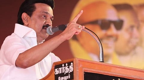 தூத்துக்குடி மாவட்டம் சாயர்புரம் அருகே நடைபெற்ற பிரசார கூட்டத்தில் மு.க.ஸ்டாலின் பேசினார் | படம் : என்.ராஜேஷ்
