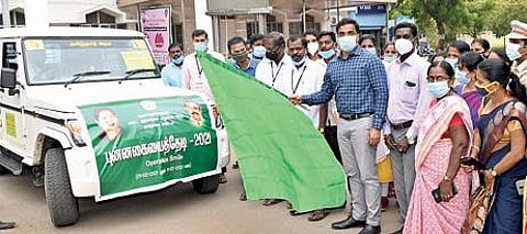 காணாமல் போன குழந்தைகளை மீட்பதற்கான ஆய்வுக்குழு வாகனத்தை தூத்துக்குடி ஆட்சியர் கி.செந்தில் ராஜ் தொடங்கி வைத்தார்.