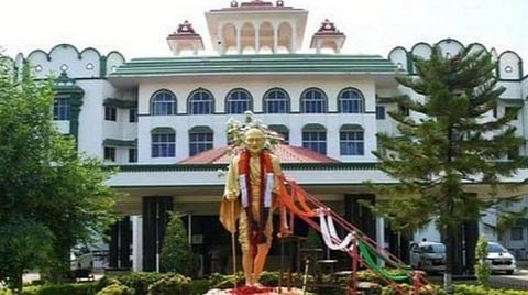 மணப்பாறை ஊராட்சி ஒன்றியத்தில் தாய் திட்ட நிதியை சாலை பணிக்கு வழங்க தடை: உயர் நீதிமன்றம் உத்தரவு