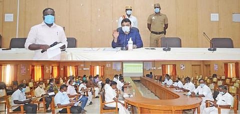 கடலூரில் ஆட்சியர் சந்திரசேகர் சாகமூரி தலைமையில் துணை வாக்குச்சாவடி அமைப்புது குறித்து அரசியல் கட்சி பிரதிநிதிகளுடன் ஆய்வுக் கூட்டம் நடைபெற்றது.