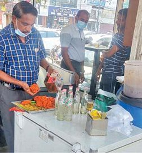 ஆவின் பாலகத்தில் கலப்பட டீத்தூள் பறிமுதல்