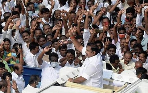 கட்சியைப் பார்த்து தள்ளுபடி செய்யவில்லை; விவசாயிகளின் கஷ்டத்தை பார்த்துதான் பயிர்க் கடனை தள்ளுபடி செய்தோம்: திருவள்ளூரில் விவசாயிகள், நெசவாளர்களுடனான கலந்துரையாடலில் முதல்வர் பழனிசாமி கருத்து