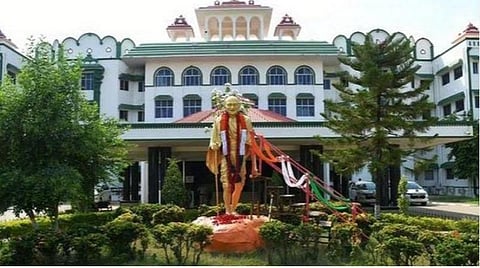 நிலக்கோட்டை தாலுகாவில் கிராம உதவியாளர் நியமனத்துக்கு தடை: உயர் நீதிமன்றம் உத்தரவு