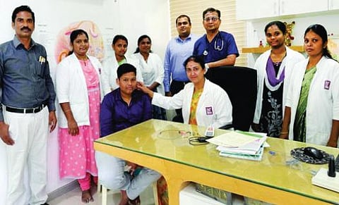 சேலம் டாக்டர் சுதாகர் காது, மூக்கு, தொண்டை அறுவை சிகிச்சை மருத்துவ மனையில் இலவச மருத்துவப் பரிசோதனை முகாம் நடந்தது.