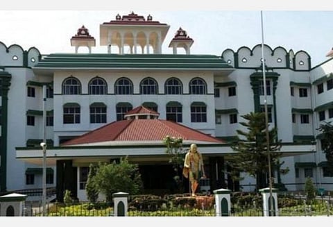 தஞ்சையில் ஆக்கிரமிக்கப்பட்ட கோயில் நிலங்களை மீட்கக் கோரி வழக்கு: அறநிலையத் துறை பதிலளிக்க உத்தரவு