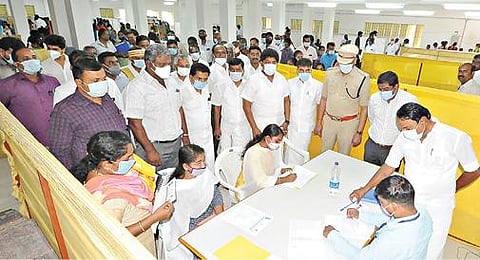 கோபியில் நடந்த தனியார்துறை வேலைவாய்ப்பு முகாமினை பள்ளிக்கல்வித் துறை அமைச்சர் கே.ஏ.செங்கோட்டையன் பார்வையிட்டு ஆய்வு செய்தார்.