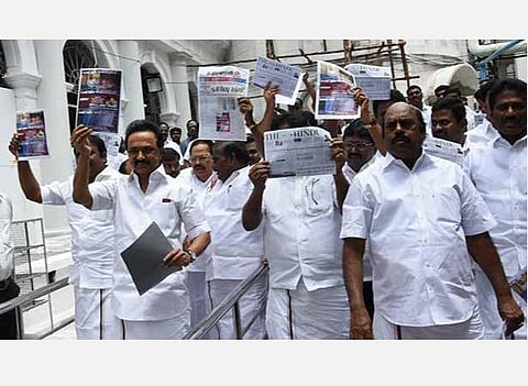 சட்டப்பேரவைக்குள் குட்கா எடுத்துச் சென்ற விவகாரம்; திமுக உறுப்பினர்களுக்கு எதிரான உரிமைக்குழு நோட்டீஸ்: உயர் நீதிமன்றம் ரத்து