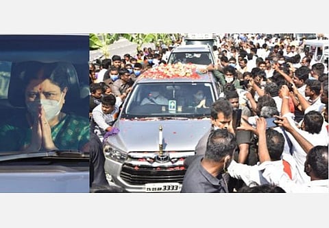 சசிகலாவிடம் நேரடியாக போலீஸ் நோட்டீஸ் அளித்த டிஎஸ்பி: துறை ரீதியான நடவடிக்கை கோரி உயர் நீதிமன்றத்தில் வழக்கு