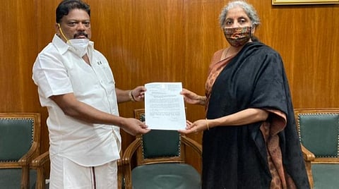 இடிந்தகரை, அலவந்தான்குளத்தில் வங்கிக் கிளைகளை தொடங்க: மத்திய நிதியமைச்சரிடம் நெல்லை எம்.பி. மனு